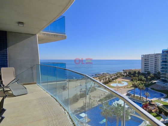Foto 1 de Piso en alquiler en calle Poseidón de 2 habitaciones con terraza y piscina