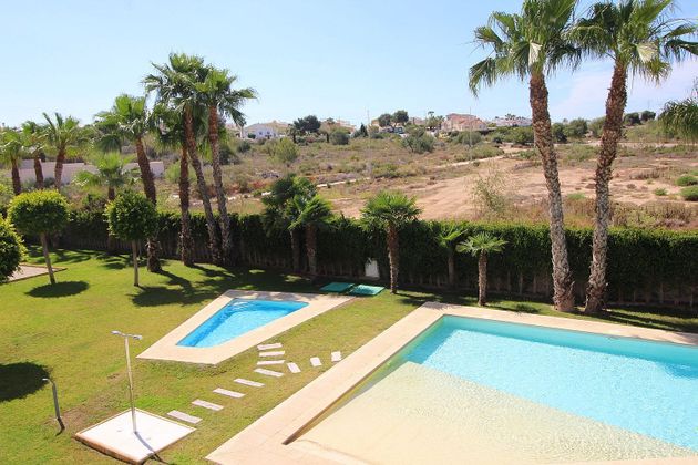 Foto 2 de Piso en venta en calle Lagos de Covadonga de 2 habitaciones con terraza y piscina
