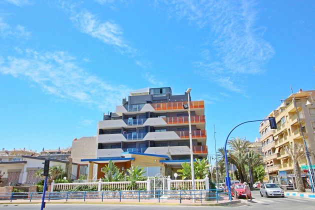 Foto 2 de Piso en alquiler en avenida De Las Habaneras de 2 habitaciones con terraza y piscina