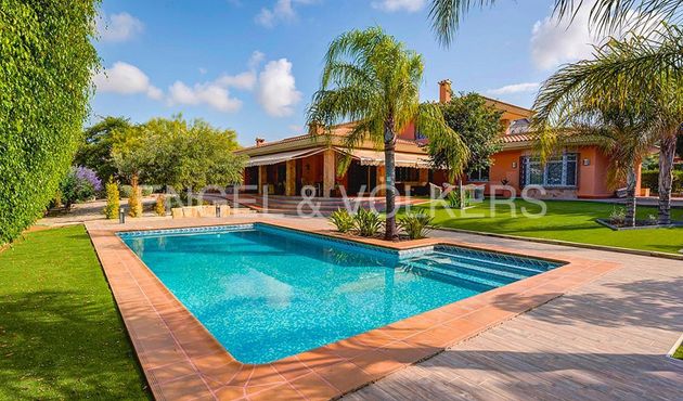 Foto 1 de Chalet en venta en Vistahermosa de 5 habitaciones con terraza y piscina
