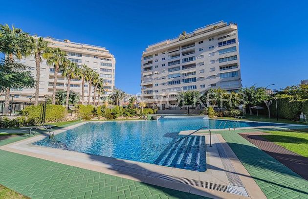 Foto 2 de Piso en venta en Cabo de las Huertas de 3 habitaciones con terraza y piscina