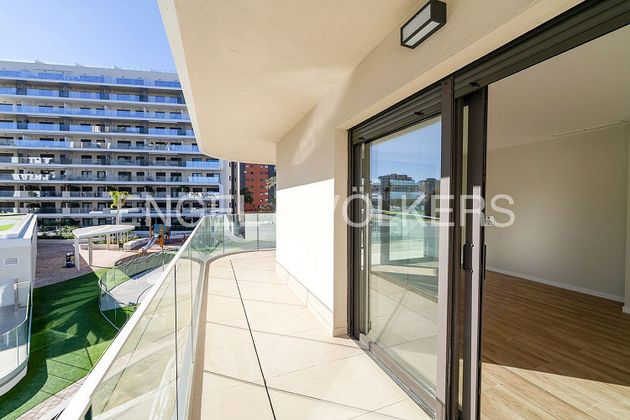 Foto 2 de Piso en alquiler en calle Violoncellista Vicente Perello de 3 habitaciones con terraza y piscina