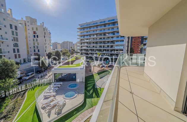 Foto 2 de Piso en alquiler en calle Violoncellista Vicente Perello de 3 habitaciones con terraza y piscina