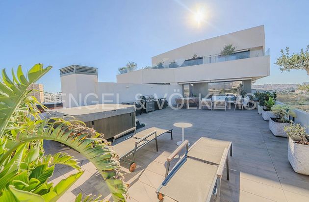 Foto 1 de Àtic en venda a calle Maestro José Garberí Serrano de 3 habitacions amb terrassa i piscina