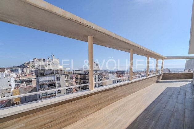 Foto 2 de Àtic en lloguer a Centro - Alicante de 3 habitacions amb terrassa i aire acondicionat