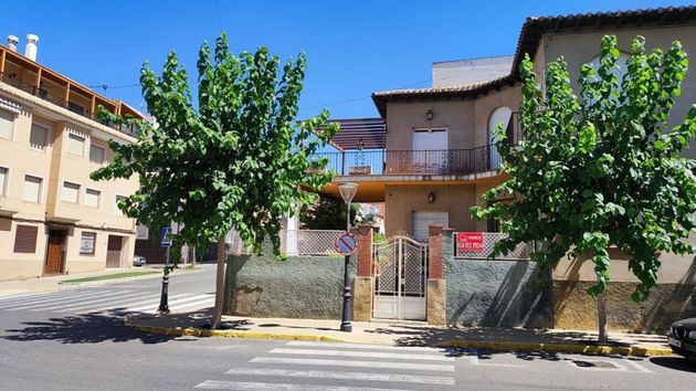 Foto 2 de Casa adossada en venda a calle Les Eres de 12 habitacions amb terrassa i jardí