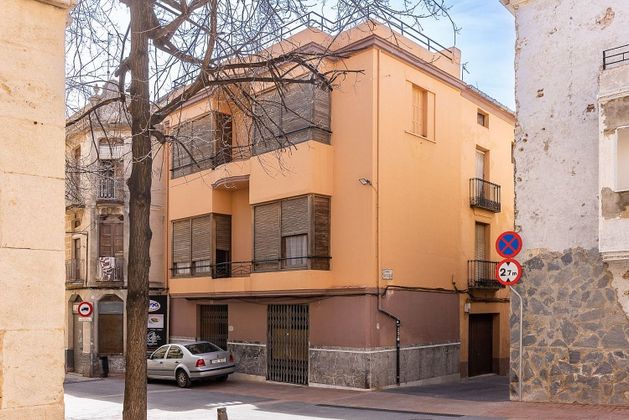 Foto 1 de Casa adossada en venda a plaza Cortes de 9 habitacions amb terrassa