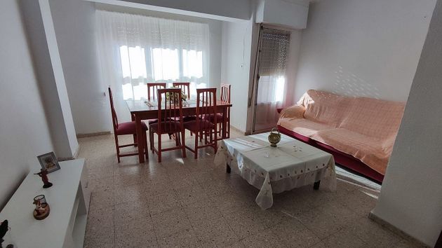 Foto 2 de Piso en alquiler en Ibi de 3 habitaciones con muebles y balcón