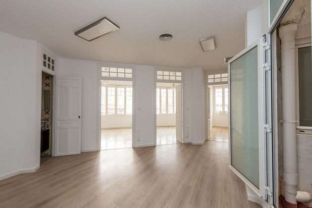 Foto 2 de Piso en alquiler en Ensanche - Diputación de 3 habitaciones con aire acondicionado y calefacción