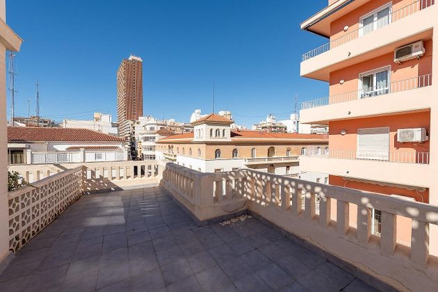 Foto 1 de Àtic en venda a Centro - Alicante de 3 habitacions amb terrassa i garatge