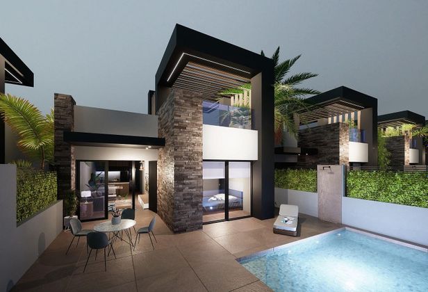 Foto 1 de Xalet en venda a calle Ue de 3 habitacions amb terrassa i piscina