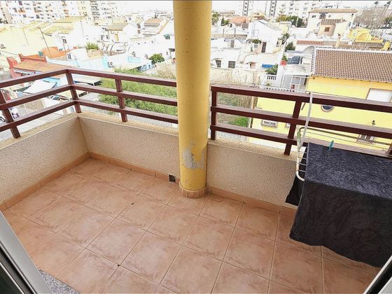 Foto 2 de Venta de piso en calle Paquita Villanueva de 2 habitaciones con terraza y piscina