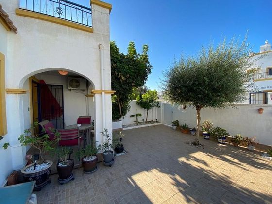 Foto 1 de Dúplex en venda a La Siesta - El Salado - Torreta de 3 habitacions amb terrassa i piscina