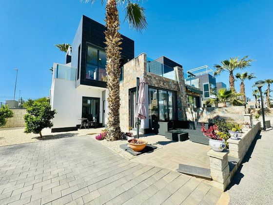 Foto 1 de Casa adossada en venda a Cabo Roig - La Zenia de 2 habitacions amb terrassa i piscina