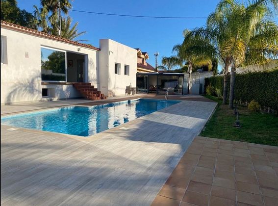 Foto 1 de Venta de chalet en San Juan de Alicante/Sant Joan d´Alacant de 4 habitaciones con terraza y piscina