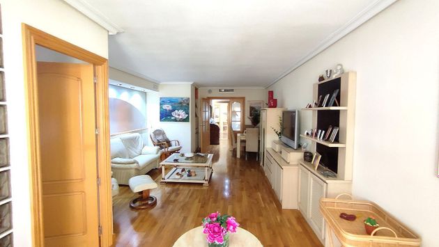Foto 2 de Venta de piso en avenida Maisonnave de 4 habitaciones con terraza y garaje