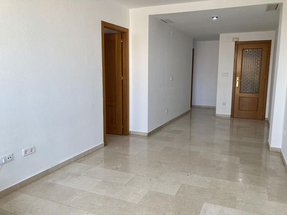 Foto 2 de Piso en venta en Pueblo Levante de 3 habitaciones con terraza