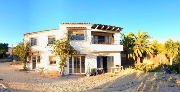 Foto 1 de Alquiler de casa rural en Alfaz del Pi Pueblo-Urbanizaciones de 3 habitaciones con terraza y jardín