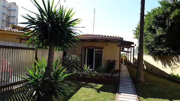 Foto 1 de Chalet en venta en Playa Mucha Vista de 3 habitaciones con terraza y piscina