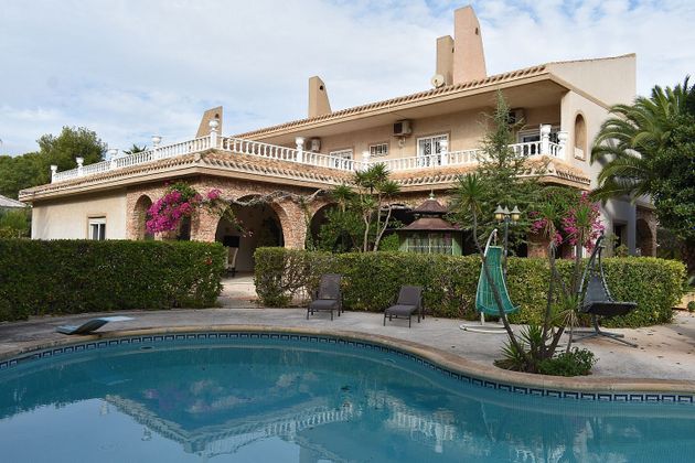 Foto 1 de Xalet en venda a Cabo Roig - La Zenia de 4 habitacions amb terrassa i piscina
