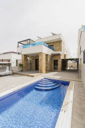 Foto 1 de Chalet en venta en avenida Europa de 3 habitaciones con terraza y piscina