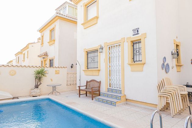 Foto 1 de Casa en lloguer a Cabo Roig - La Zenia de 3 habitacions amb terrassa i piscina