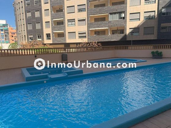 Foto 2 de Piso en venta en Campello Playa de 3 habitaciones con terraza y piscina