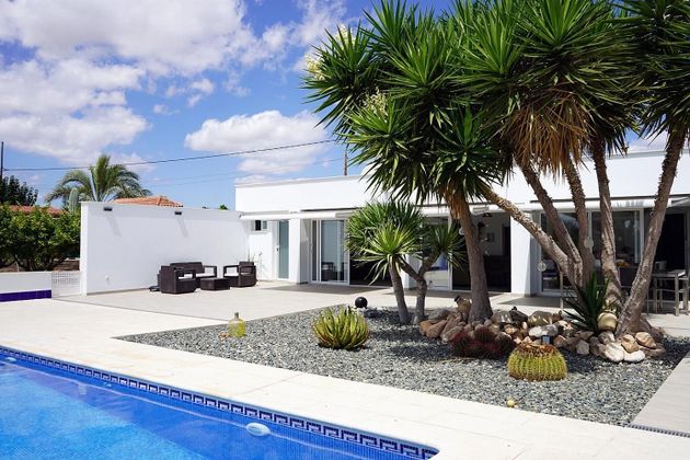 Foto 1 de Xalet en venda a Novelda de 3 habitacions amb terrassa i piscina