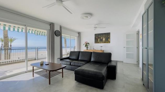 Foto 2 de Piso en venta en Playa de Poniente de 3 habitaciones con terraza y piscina