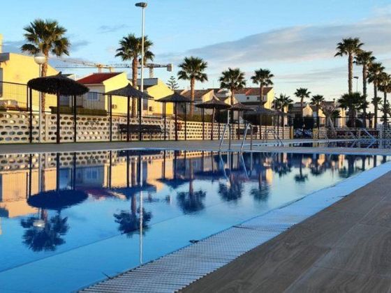 Foto 2 de Casa en venda a Gran Alacant de 3 habitacions amb terrassa i piscina