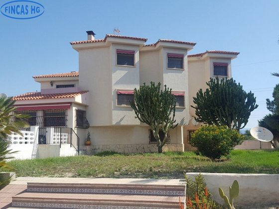 Foto 2 de Venta de chalet en Villafranqueza de 6 habitaciones con terraza y piscina