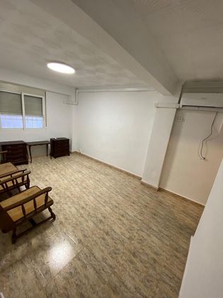 Foto 2 de Piso en alquiler en Garbinet de 2 habitaciones con muebles y ascensor