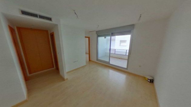 Foto 2 de Pis en venda a calle Clara de Campoamor de 2 habitacions amb terrassa i ascensor