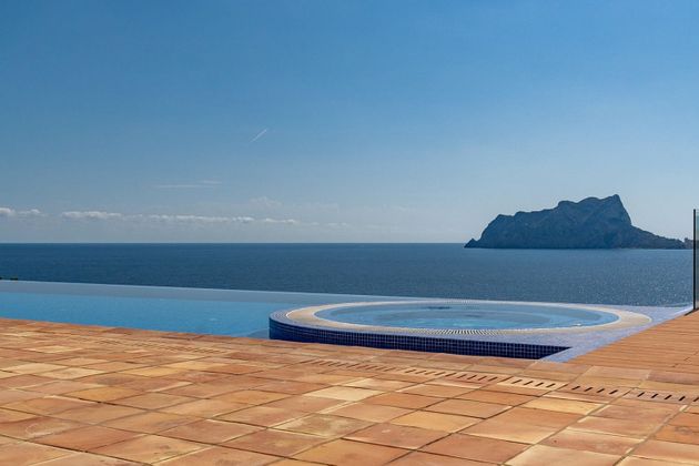 Foto 1 de Venta de casa en Benissa de 6 habitaciones con terraza y piscina