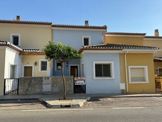 Foto 1 de Casa adosada en venta en calle Sant Andreu de 3 habitaciones con terraza y balcón