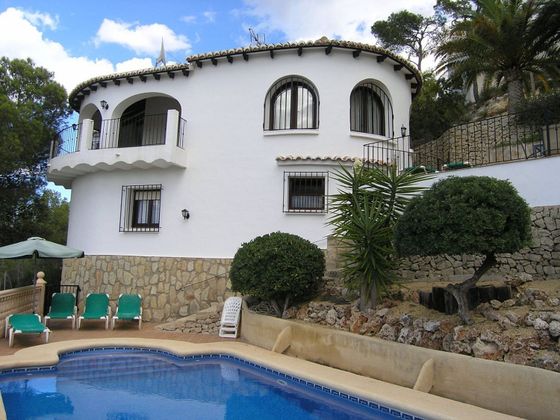 Foto 1 de Casa en lloguer a calle Alcántara de 3 habitacions amb terrassa i piscina