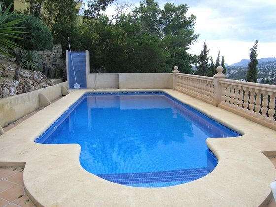 Foto 2 de Casa en lloguer a calle Alcántara de 3 habitacions amb terrassa i piscina