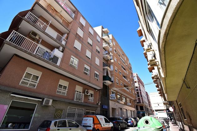 Foto 1 de Piso en venta en calle Santa Isabel de 3 habitaciones con terraza y balcón
