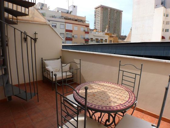Foto 1 de Alquiler de piso en Centro - Alicante de 1 habitación con terraza y aire acondicionado