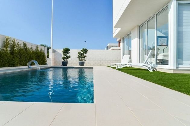 Foto 2 de Venta de chalet en Carolinas Altas de 4 habitaciones con terraza y piscina