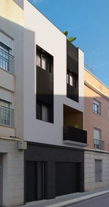 Foto 1 de Venta de casa en El Raval - Portes Encarnades de 4 habitaciones con terraza y garaje