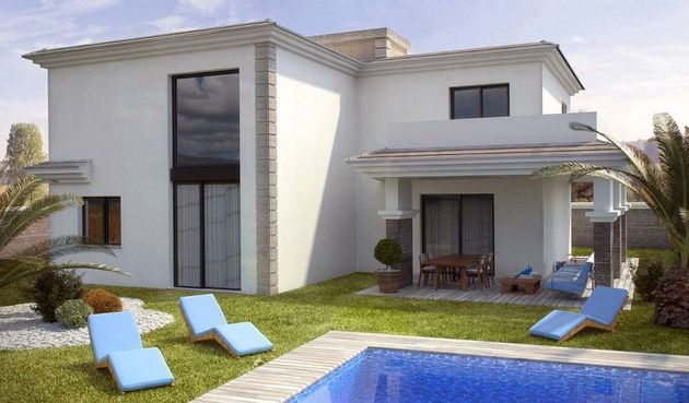 Foto 1 de Xalet en venda a Altozano - Conde Lumiares de 4 habitacions amb terrassa i piscina
