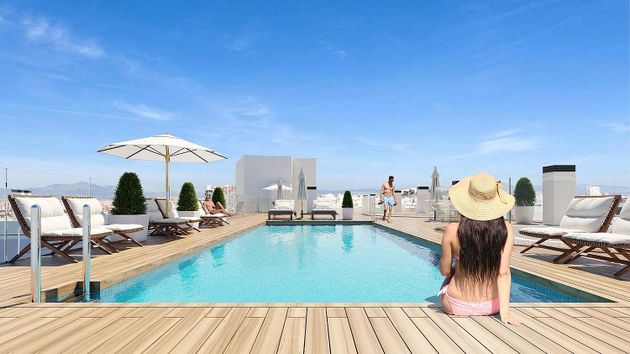 Foto 2 de Àtic en venda a Florida Baja de 2 habitacions amb terrassa i piscina