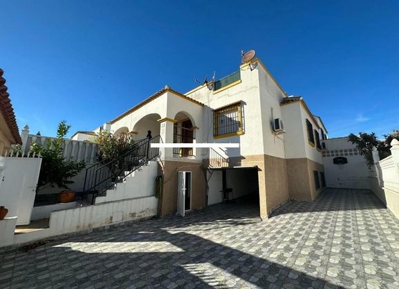 Foto 1 de Casa adossada en venda a San Fulgencio de 3 habitacions amb terrassa i piscina