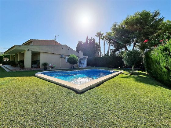 Foto 2 de Xalet en venda a calle De la Huerta de 6 habitacions amb terrassa i piscina