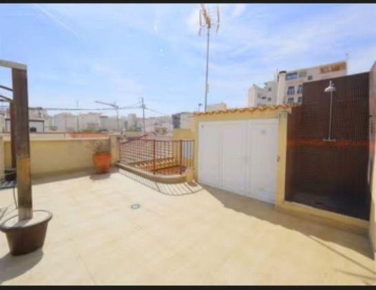 Foto 2 de Casa en venta en calle Del Sol de 4 habitaciones con terraza y balcón