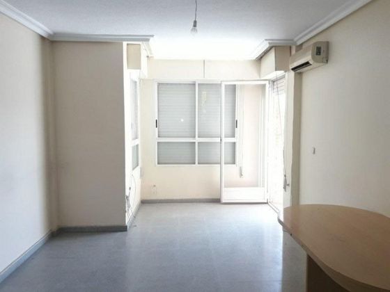Foto 2 de Pis en venda a Jacarilla de 3 habitacions amb garatge i balcó
