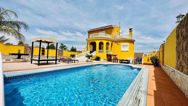 Foto 1 de Venta de chalet en Orihuela ciudad de 5 habitaciones con terraza y piscina