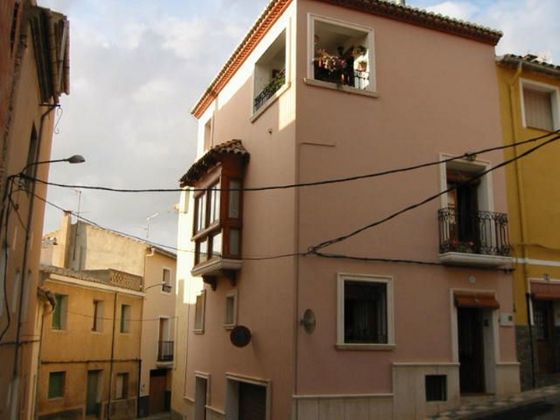 Foto 1 de Casa adossada en venda a Biar de 4 habitacions amb terrassa i balcó