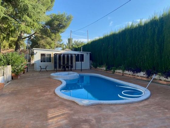 Foto 2 de Venta de chalet en Villena de 3 habitaciones con terraza y piscina